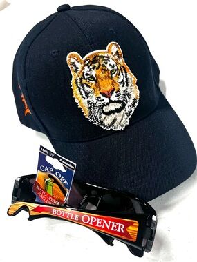 Detroit Tigers Baseball Cap bundle with duo logos.